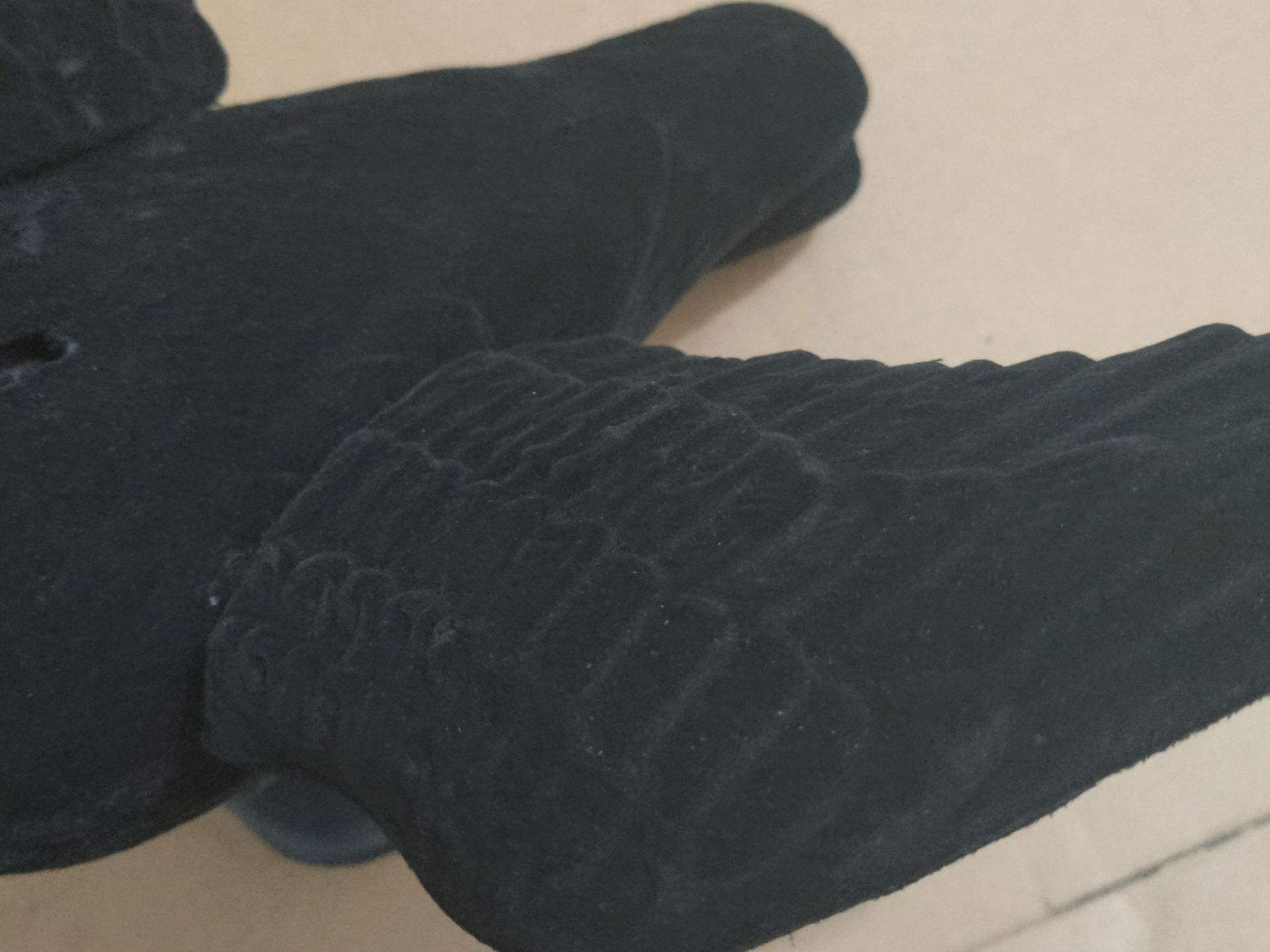 廠家直營植絨帶翅膀飛翔驅(qū)鳥烏鴉 打獵誘餌吹塑加工藝擺件福鳥